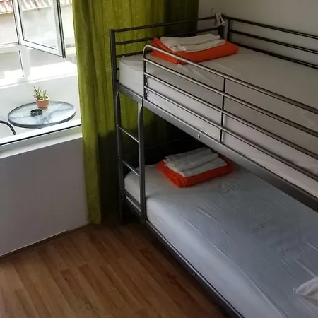 Avocado Hostel *